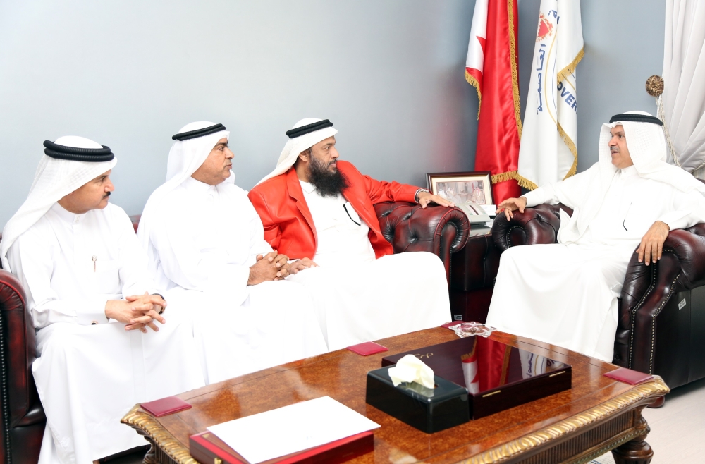 محافظ العاصمة يبحث و"الصيادين المحترفين" تجاوزات حظر بيع الروبيان