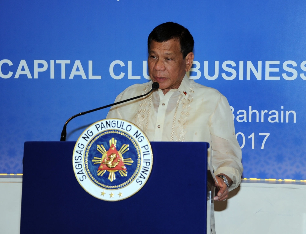 الرئيس الفلبيني وعلي بن خليفة يزوران نادي كابيتال كلوب البحرين