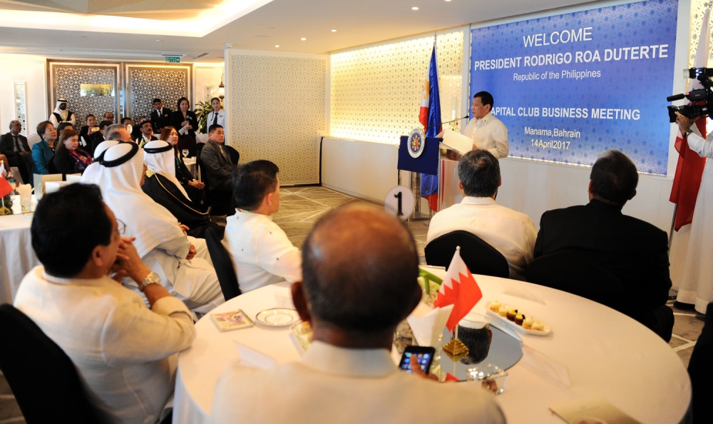 الرئيس الفلبيني وعلي بن خليفة يزوران نادي كابيتال كلوب البحرين