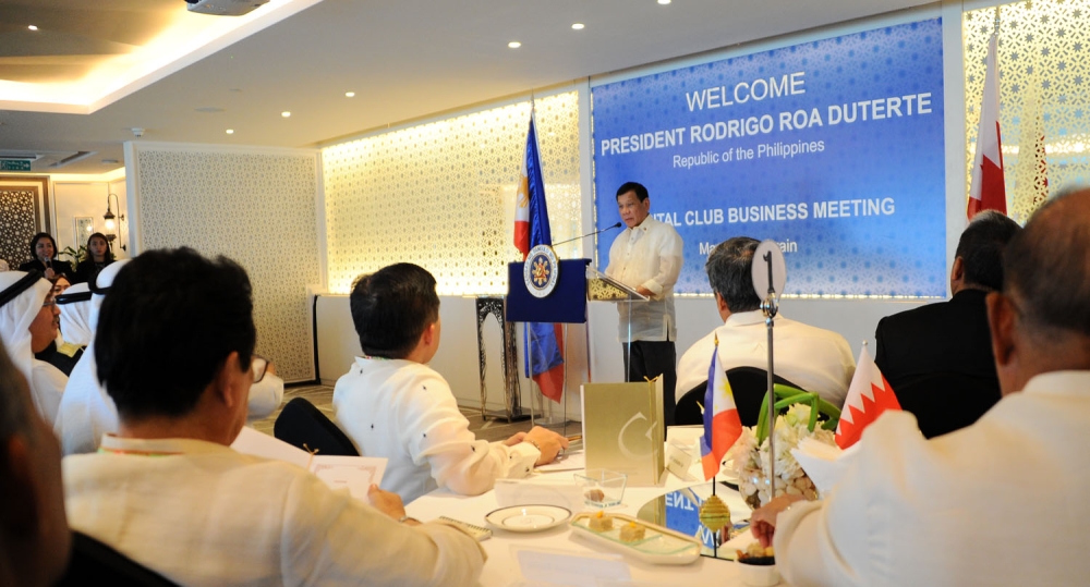 الرئيس الفلبيني وعلي بن خليفة يزوران نادي كابيتال كلوب البحرين