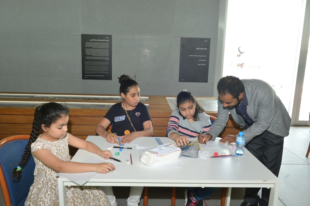 "الثقافة" تنظم ورشة عمل بمركز زوار مسجد الخميس