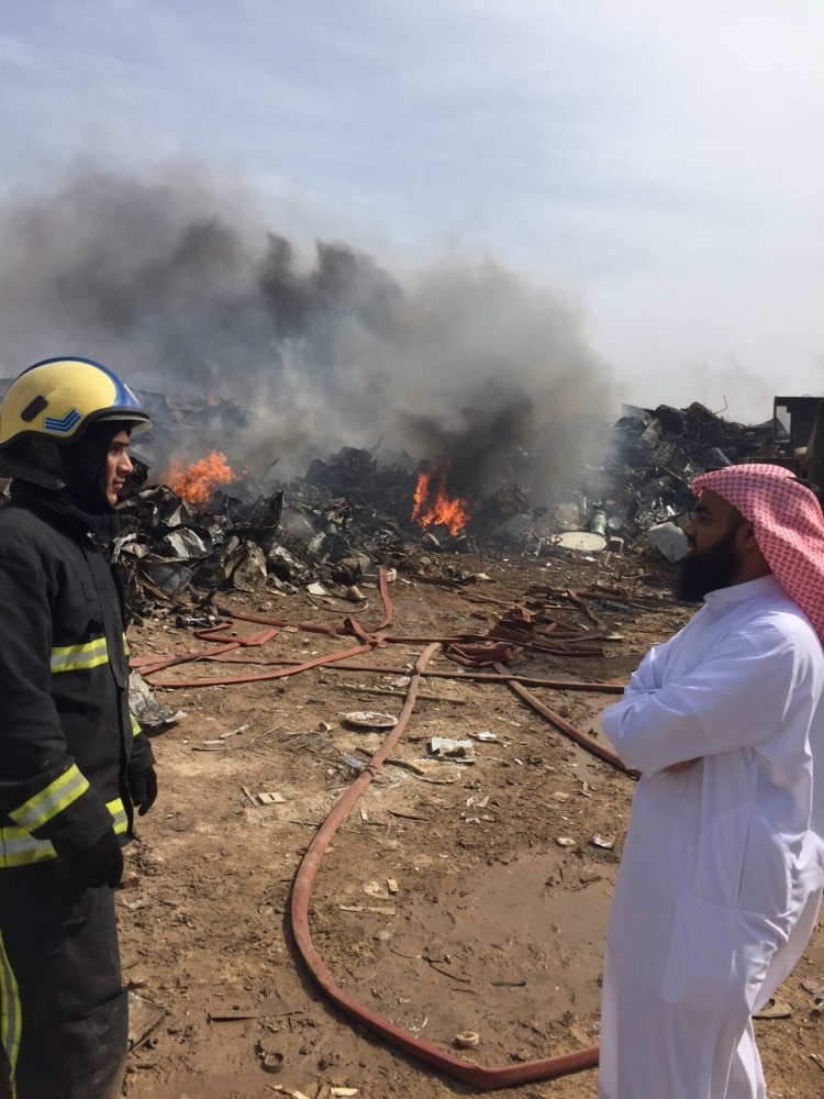 عاجل | بالصور.. ماس كهربائي يسبب حريقاً في "سكراب" بالجنوبية