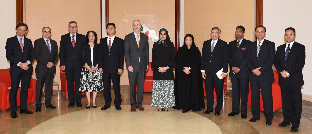 "الأعلى للمرأة" يستعرض منجزات البحرين بتقدم المرأة أمام السفراء