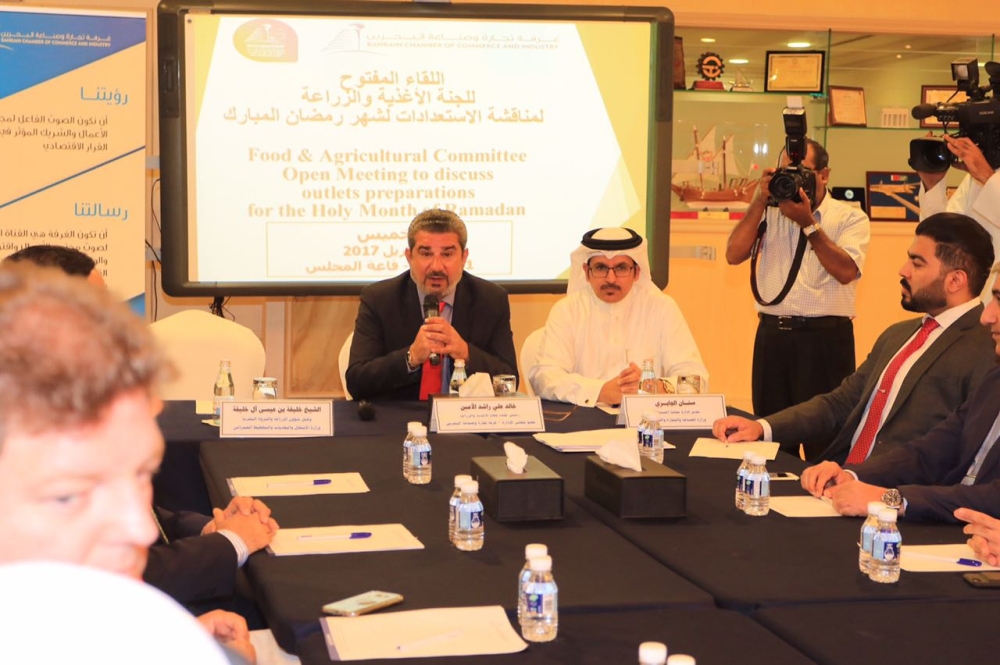 96 تاجراً يوقعون اتفاقية تثبيت أسعار الغذاء في رمضان