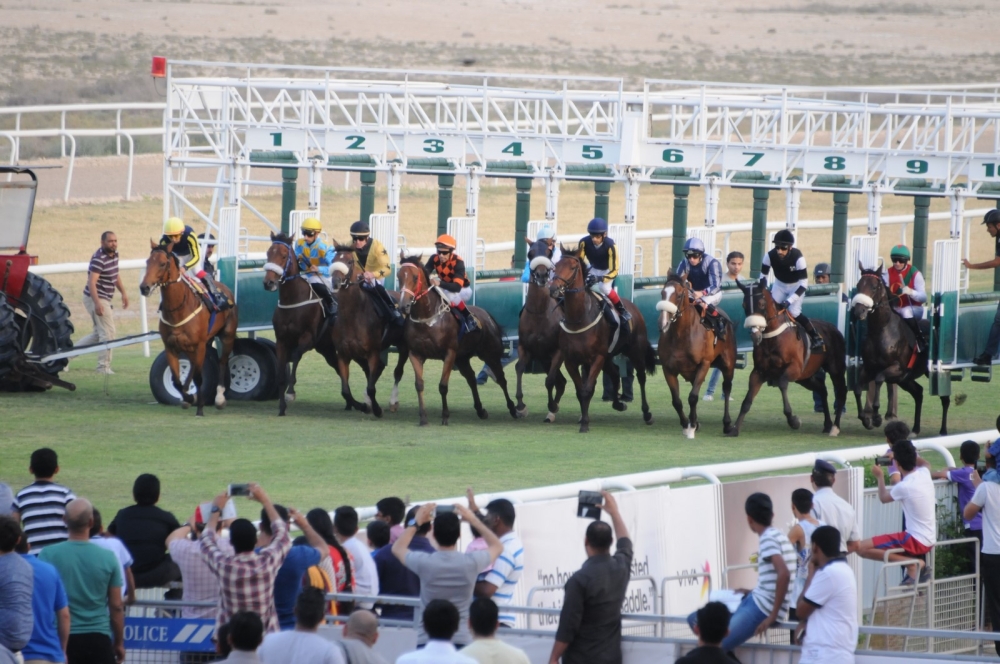 بالصور.. أختتام موسم سباقات الخيل في "راشد للفروسية"