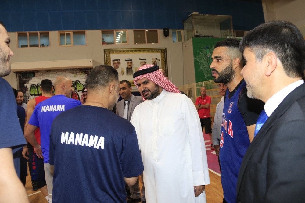 عيسى بن علي: دعم فريقين المنامة والأهلي لتحقيق الإنجازات الخليجية