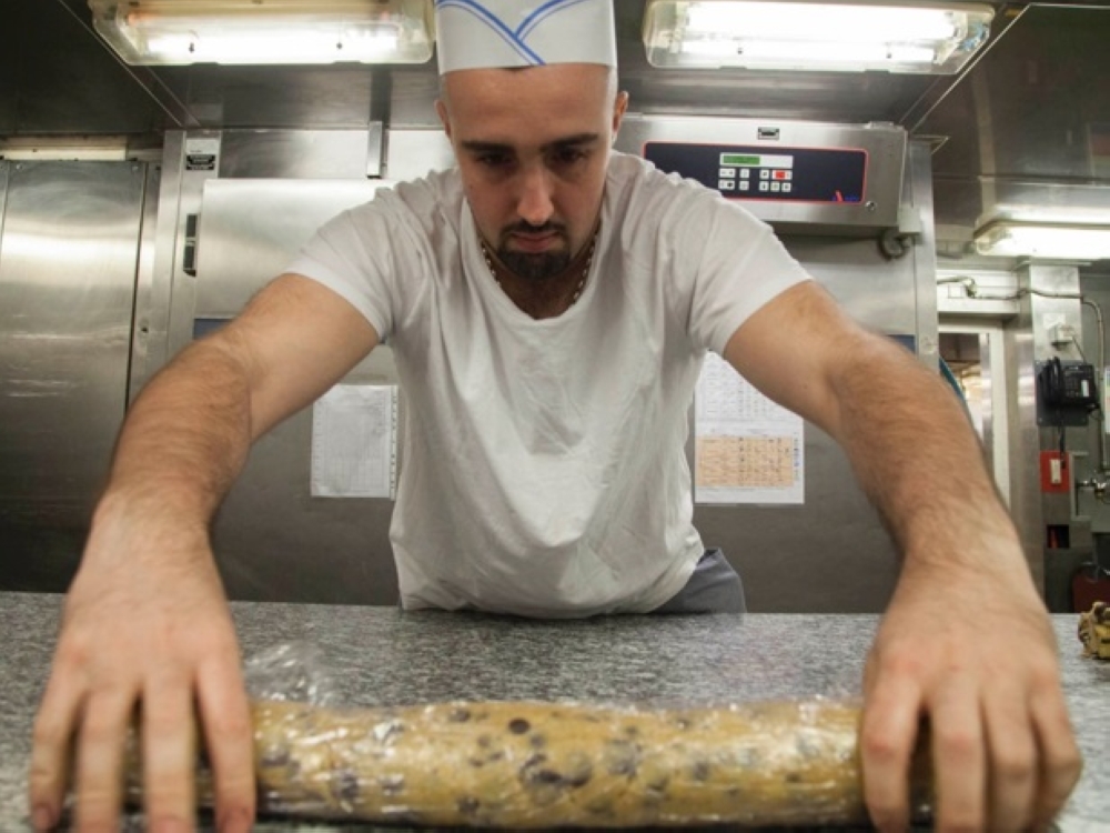 حاملة الطائرات الفرنسية "شارل ديغول" تقاتل عصابات "داعش"