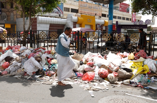 إضراب عمال النظافة يهدد صنعاء بكارثة بيئية وصحية