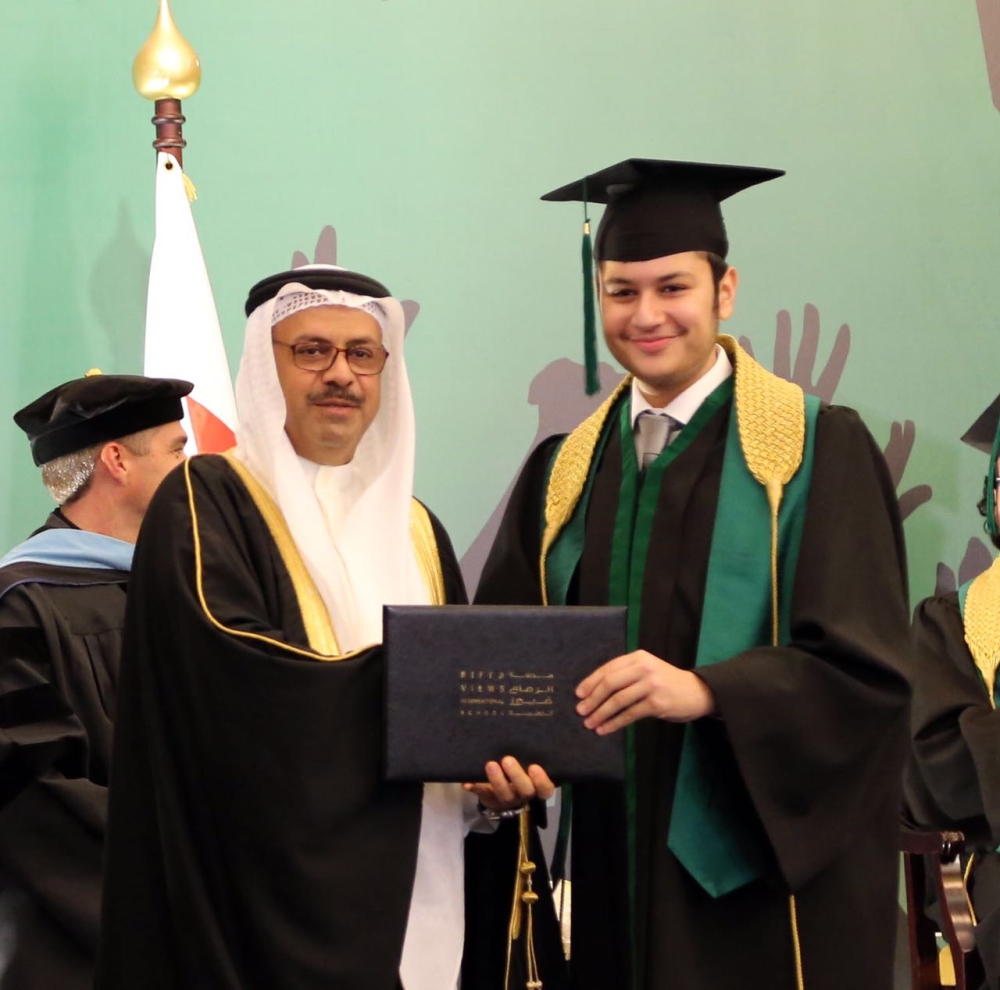 ولي العهد يحضر حفل تخرج كريمته سمو الشيخة فاطمة الدانة من الرفاع فيوز الدولية