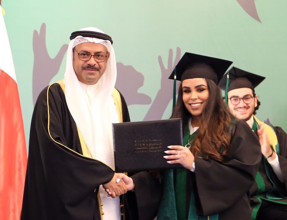 ولي العهد يحضر حفل تخرج كريمته سمو الشيخة فاطمة الدانة من الرفاع فيوز الدولية