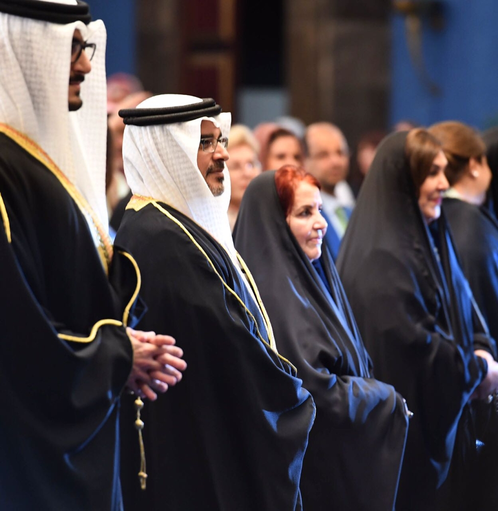 ولي العهد يحضر حفل تخرج كريمته سمو الشيخة فاطمة الدانة من الرفاع فيوز الدولية