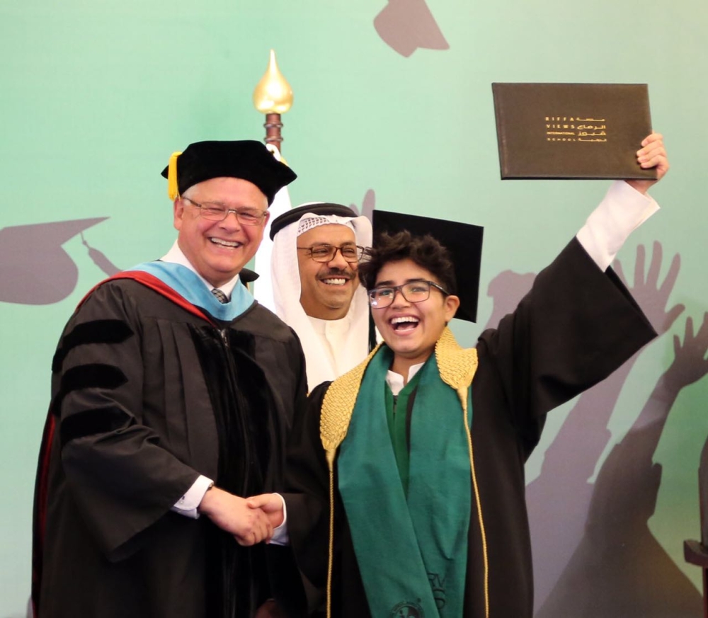 ولي العهد يحضر حفل تخرج كريمته سمو الشيخة فاطمة الدانة من الرفاع فيوز الدولية