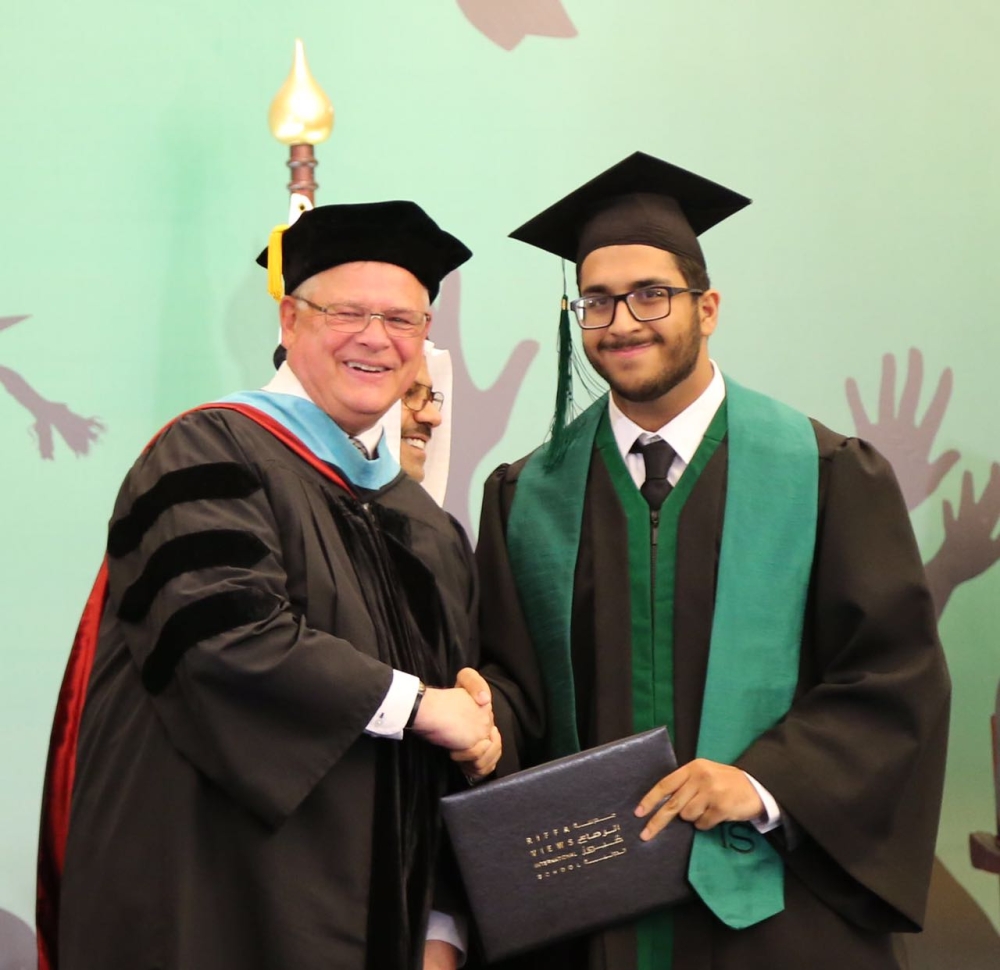 ولي العهد يحضر حفل تخرج كريمته سمو الشيخة فاطمة الدانة من الرفاع فيوز الدولية