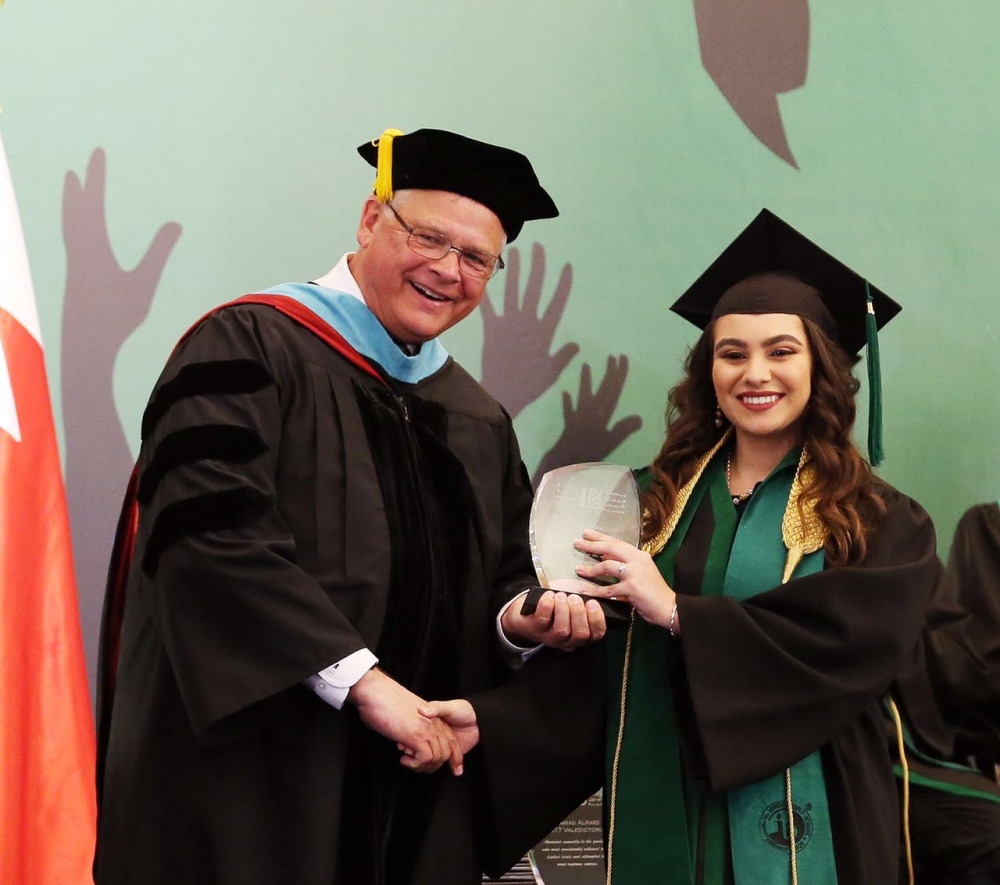 ولي العهد يحضر حفل تخرج كريمته سمو الشيخة فاطمة الدانة من الرفاع فيوز الدولية