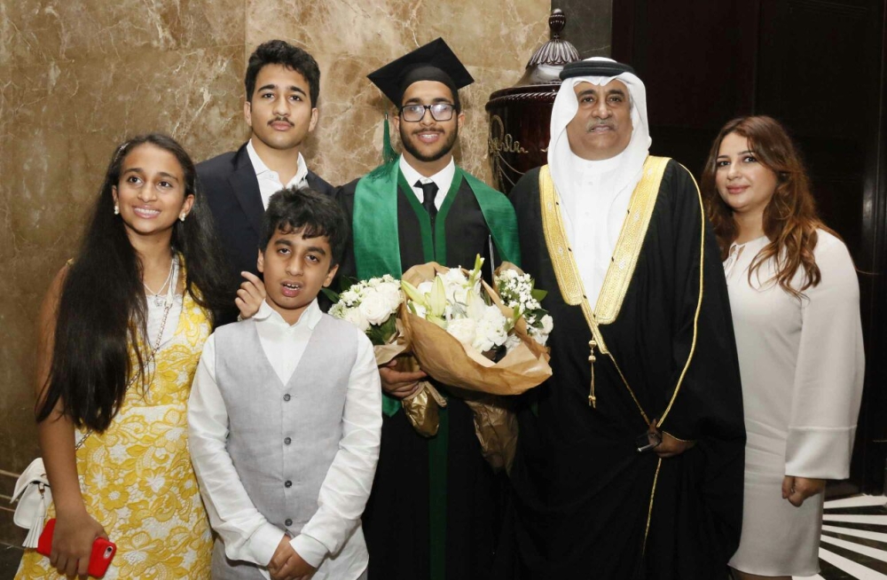 ولي العهد يحضر حفل تخرج كريمته سمو الشيخة فاطمة الدانة من الرفاع فيوز الدولية