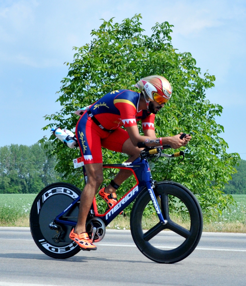 ناصر بن حمد: أصبت بالجفاف وفقدان السوائل وتأثرت في الجري وقررت الانسحاب
