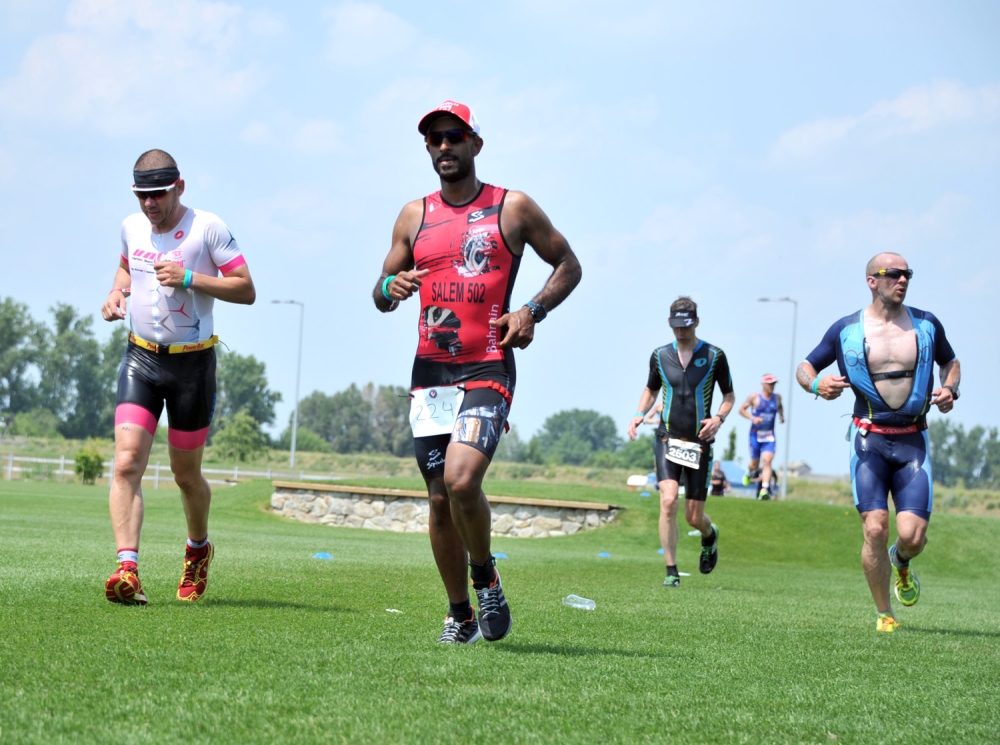 ناصر بن حمد: أصبت بالجفاف وفقدان السوائل وتأثرت في الجري وقررت الانسحاب