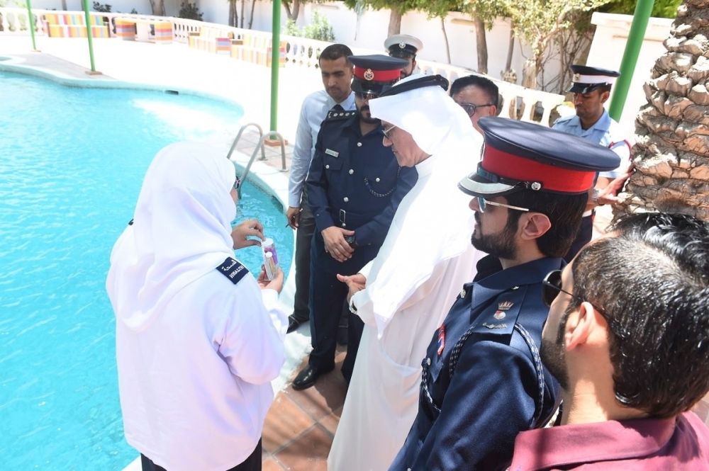 محافظ "الشمالية" يقود حملة لتفقد برك السباحة