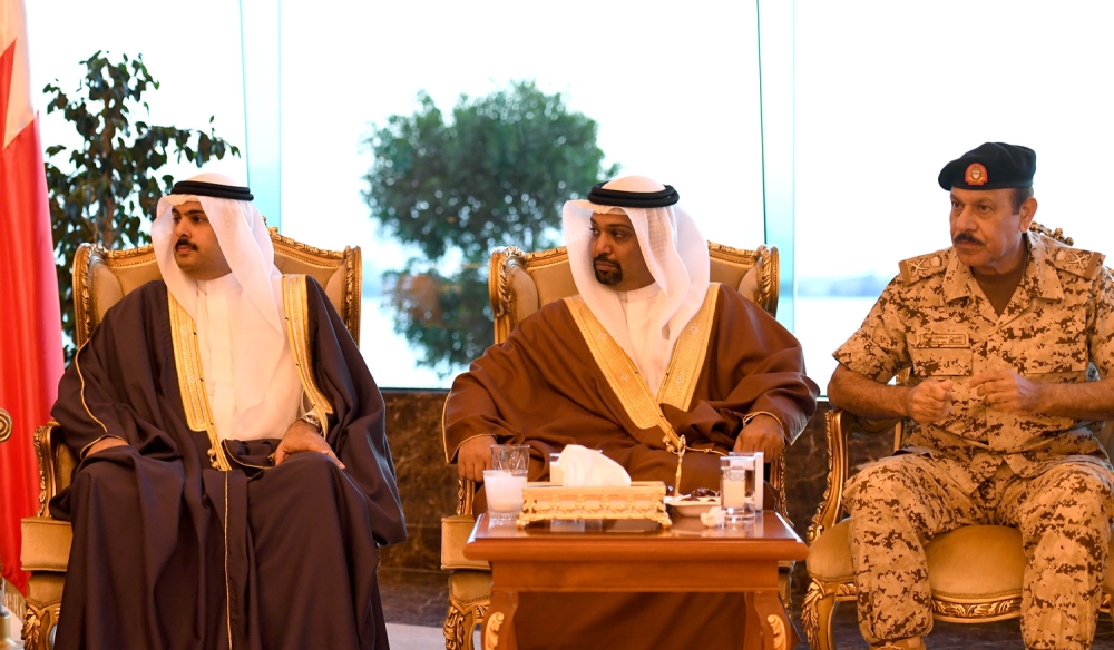 ولي العهد: منتسبو "القوة" سطروا صفحات مضيئة في الذود عن سيادة الوطن