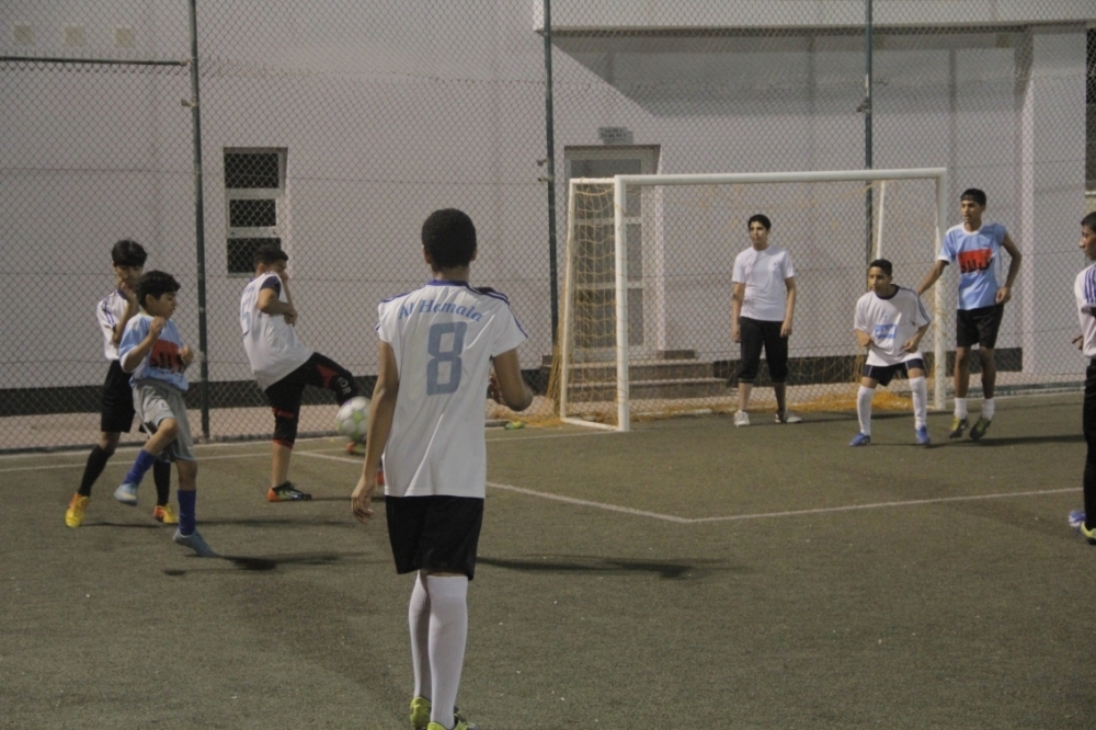 "أخبار الخليج" يتأهل لنهائي ناشئي الهملة الكروية