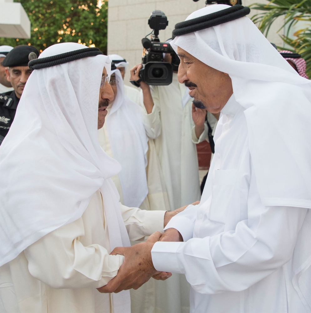 أمير الكويت في جدة.. والدوحة مستعدة لقبول جهود الوساطة