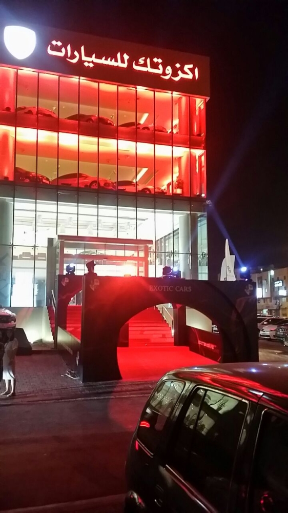 بالصور .. بعد نصف ساعة افتتاح معرض "اكزوتك" للسيارات