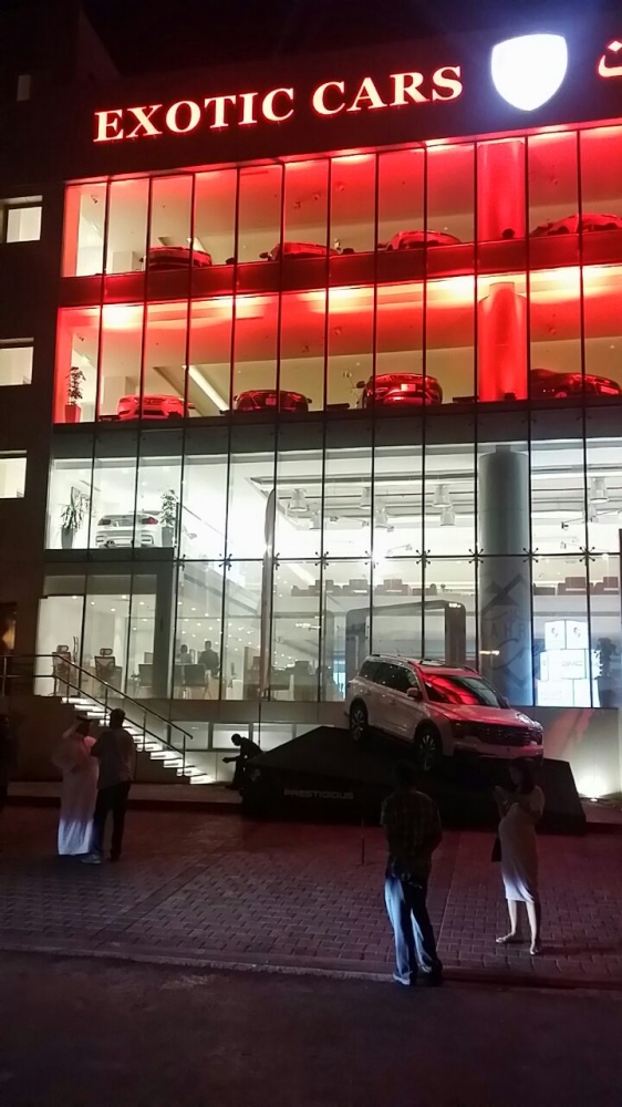 بالصور .. بعد نصف ساعة افتتاح معرض "اكزوتك" للسيارات