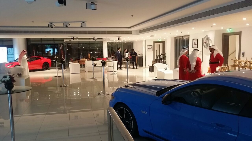 بالصور .. بعد نصف ساعة افتتاح معرض "اكزوتك" للسيارات