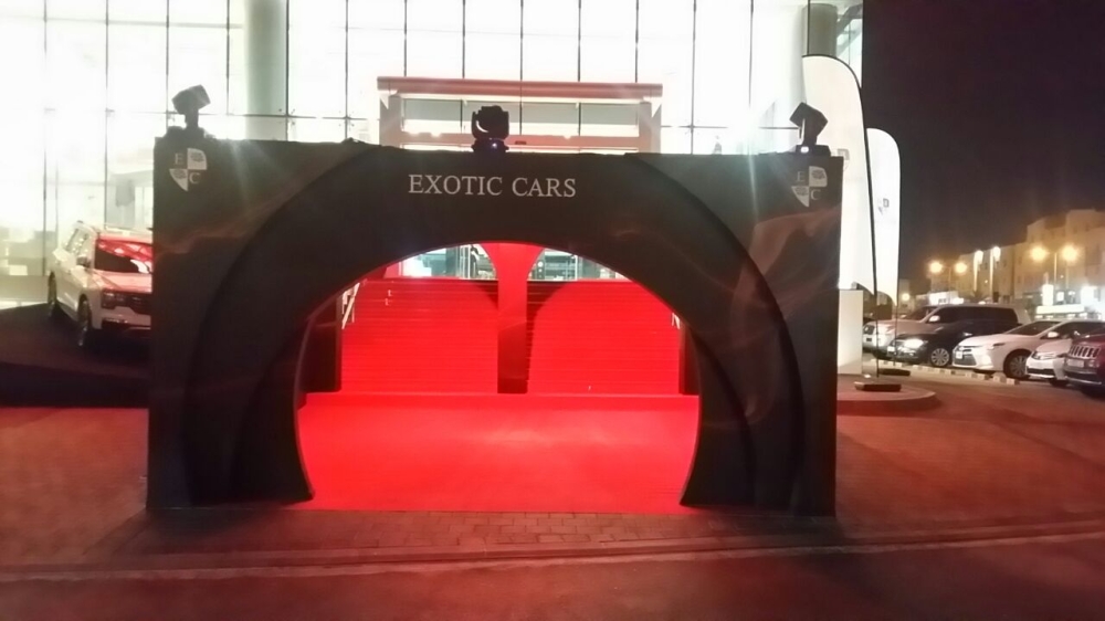 بالصور .. بعد نصف ساعة افتتاح معرض "اكزوتك" للسيارات