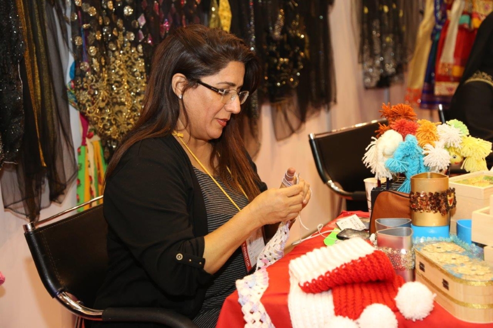 أسر "الخيرية الملكية" تعرض منتجاتها في مهرجان العيد