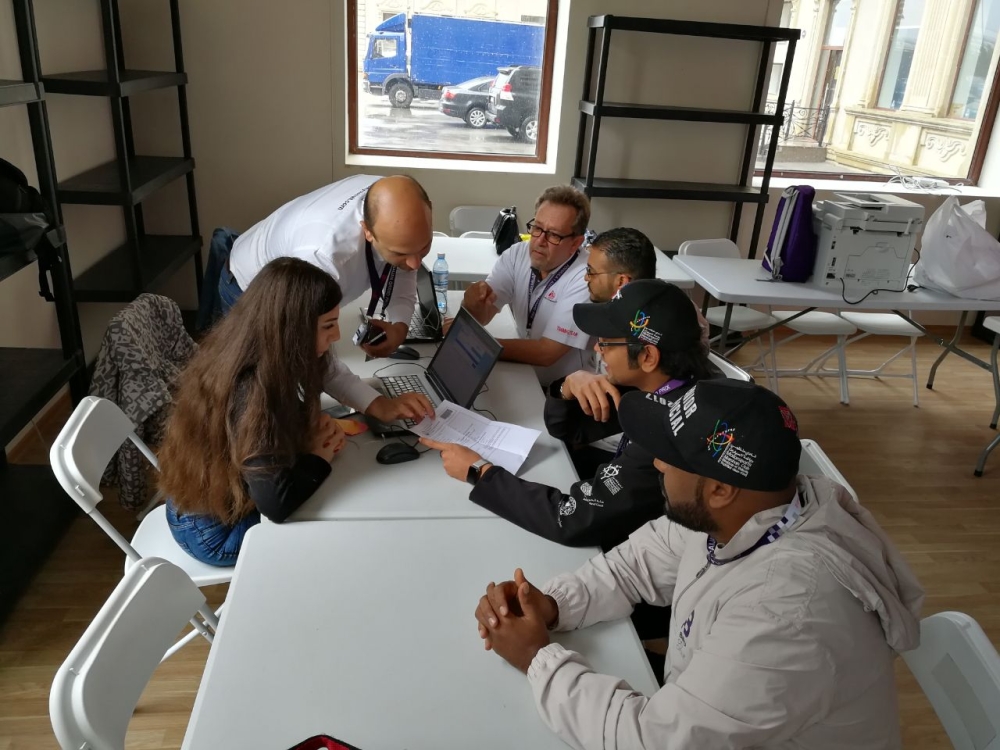 وفد اتحاد السيارات يواصل تقاطره على أذربيجان لتنظيم الـ F1