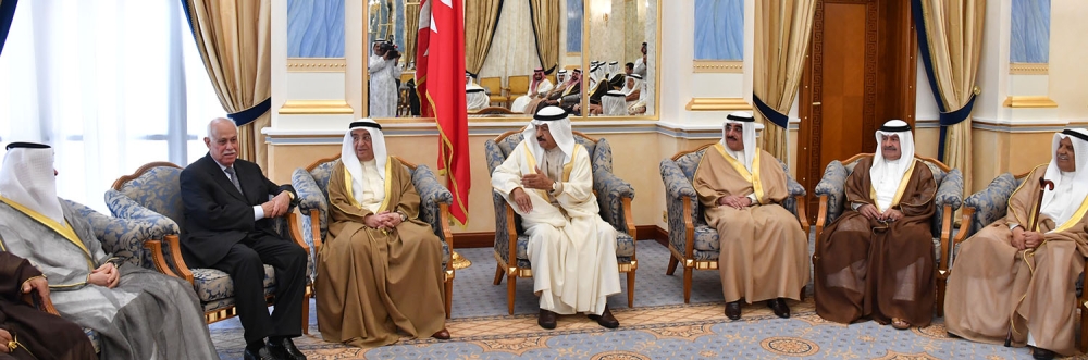 رئيس الوزراء: خادم الحرمين يقود الأمة العربية والإسلامية نحو خيرها ووحدتها