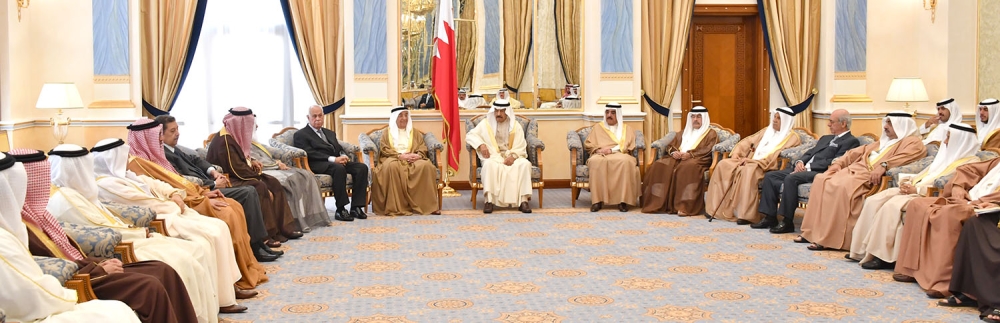 رئيس الوزراء: خادم الحرمين يقود الأمة العربية والإسلامية نحو خيرها ووحدتها