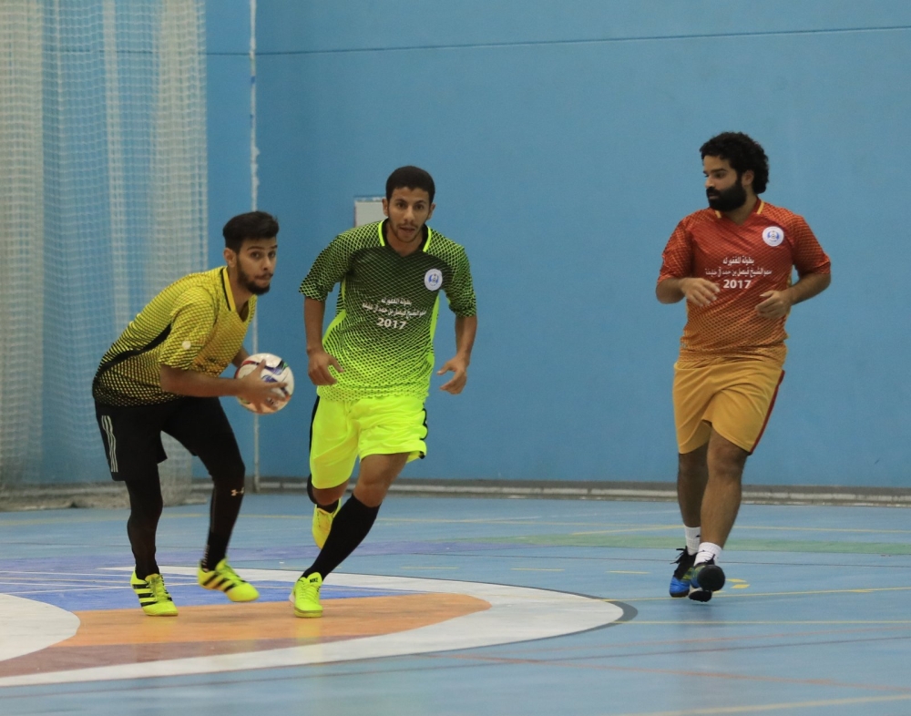 ناصر بن حمد يتفوق على عبدالله بن خالد في منافسات كرة القدم للصالات