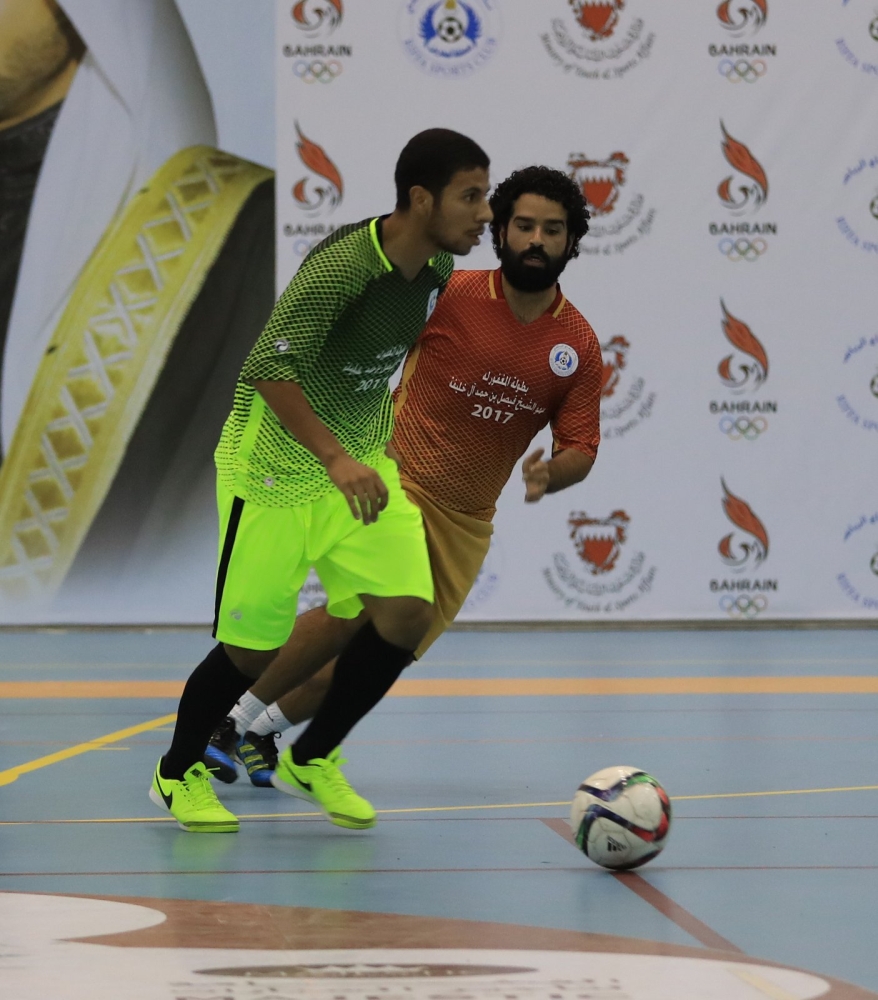 ناصر بن حمد يتفوق على عبدالله بن خالد في منافسات كرة القدم للصالات