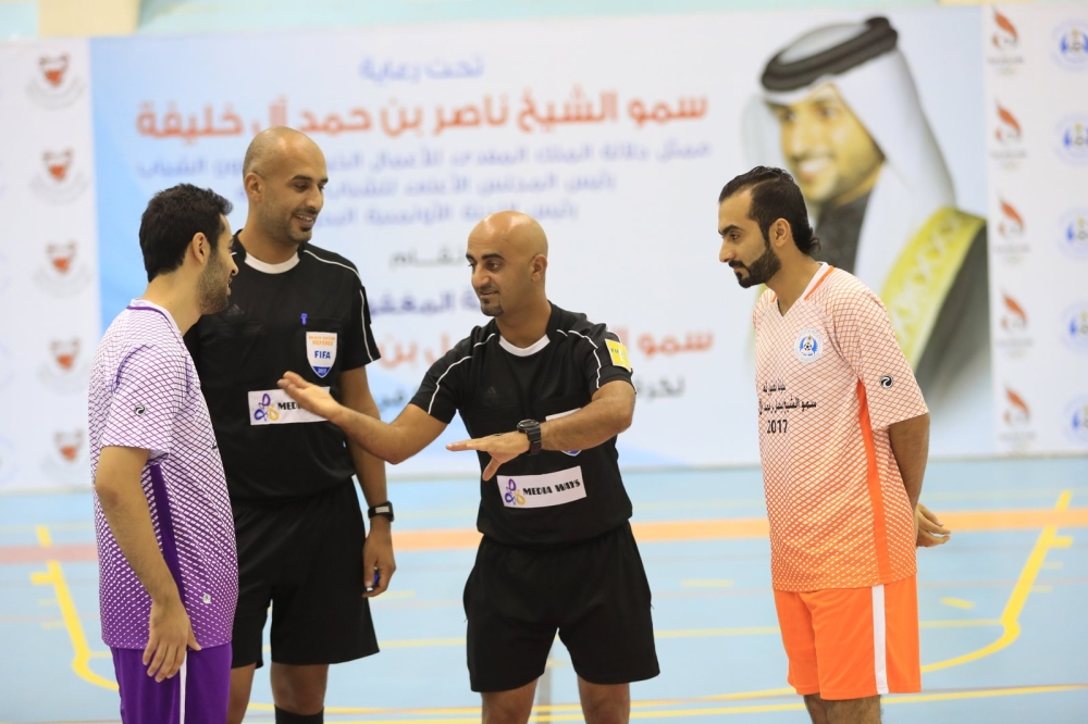 ناصر بن حمد يتفوق على عبدالله بن خالد في منافسات كرة القدم للصالات