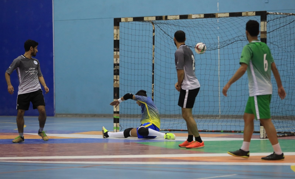 ناصر بن حمد يتفوق على عبدالله بن خالد في منافسات كرة القدم للصالات