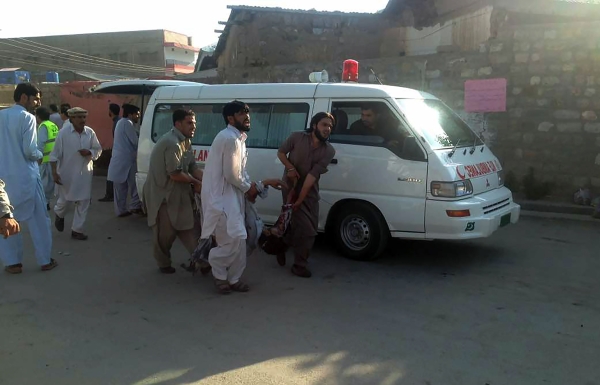 بالصور.. مقتل نحو 50 شخصاً في هجمات بباكستان