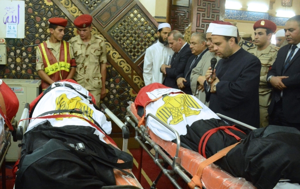 بالصور - مصر تشيِّع 21 جندياً استشهدوا في اعتداء سيناء