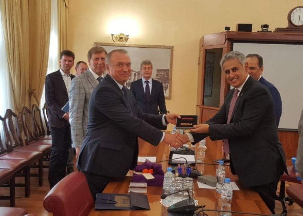 وزير الصناعة يبحث تعزيز التعاون الاقتصادي مع روسيا