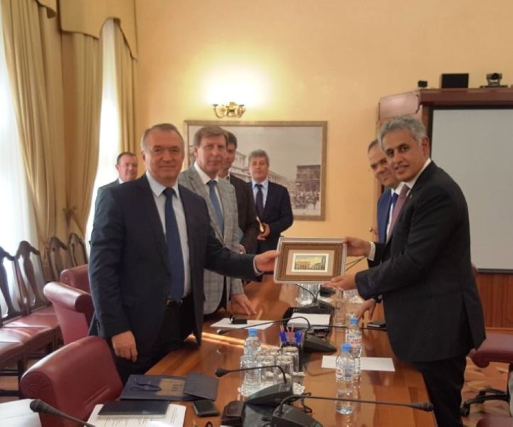 وزير الصناعة يبحث تعزيز التعاون الاقتصادي مع روسيا