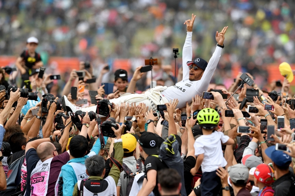 هاميلتون يؤكد صدارته أمام جمهوره