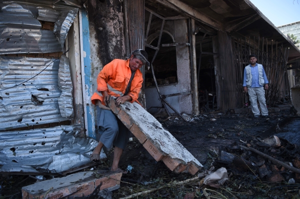 بالصور - 66 قتيلاً وجريحاً في هجوم بسيارة مفخخة لـ "طالبان" بكابول