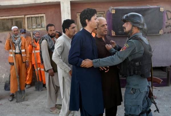 بالصور - 66 قتيلاً وجريحاً في هجوم بسيارة مفخخة لـ "طالبان" بكابول