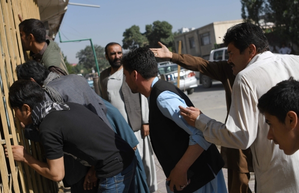 بالصور - 66 قتيلاً وجريحاً في هجوم بسيارة مفخخة لـ "طالبان" بكابول