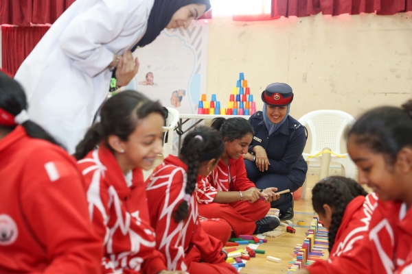 طلبة المعسكر الصيفي في زيارات لـ"ألبا" و"البحريني للسيارات"