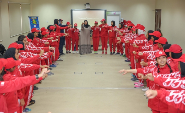 طلبة المعسكر الصيفي في زيارات لـ"ألبا" و"البحريني للسيارات"