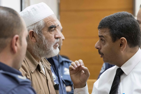 بالصور - قوات الاحتلال تعتقل الشيخ رائد صلاح