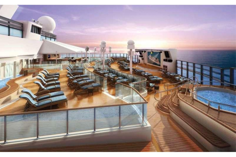 بالصور: سفينة سياحية بمضمار سباق سيارات وإطلالات ساحرة