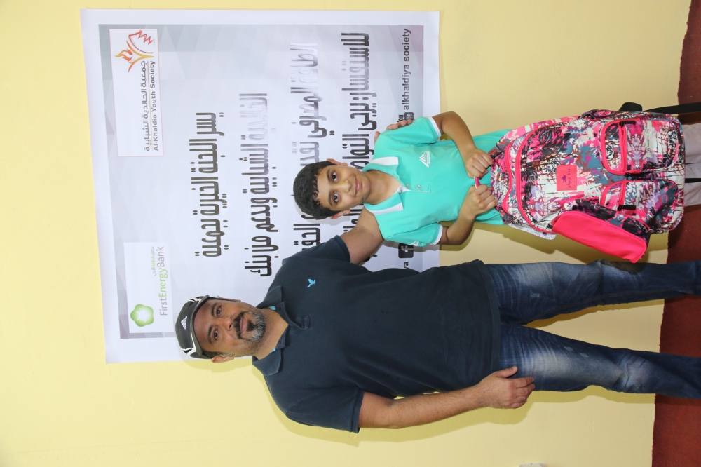 "الخالدية الشبابية" ومصرف الطاقة يقدمان الحقيبة المدرسية